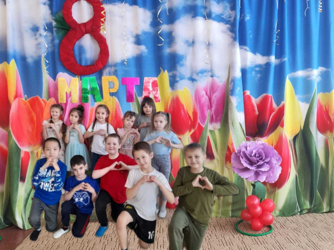 Ребята группы Пчелка с нетерпение ждут утренник Ребята группы Пчелка с нетерпение ждут утренник.