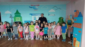 СОТРУДНИКИ ГИБДД В ГОСТЯХ У ДОШКОЛЯТ СОТРУДНИКИ ГИБДД В ГОСТЯХ У ДОШКОЛЯТ.